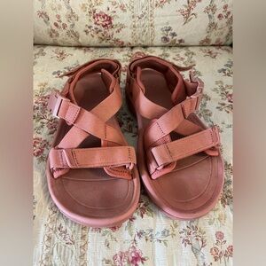 Teva Size 9 Preloved ❤️ Hurricane Verge Adjustable Sandals (RSB #13/Bin 2)